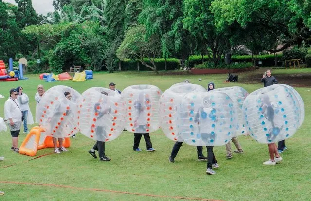 Seru di Hotel Kampoeng Poci dengan Fun Team Building Inflatable Games Balloon